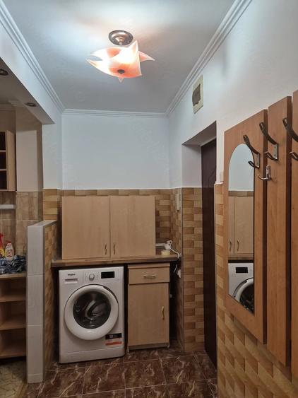 Apartament cu 3 camere semidecomandat în Central