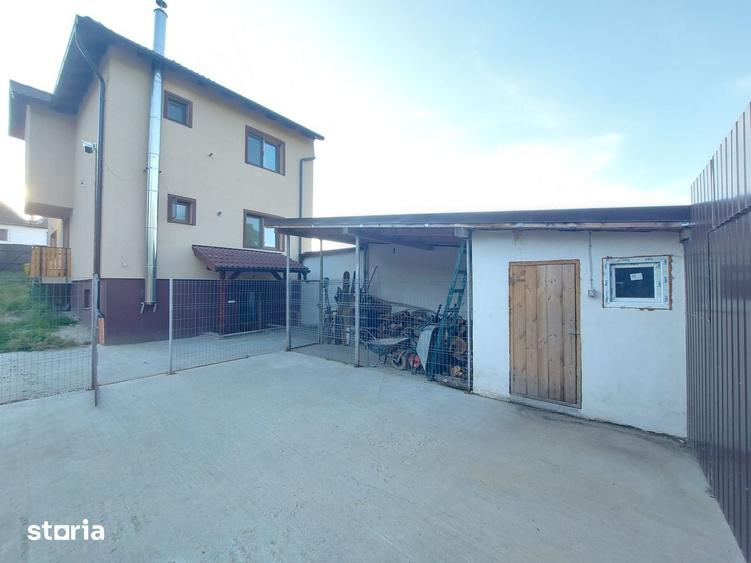 Casă cu 4 camere decomandat cu Teren 710 Mp în Poplaca