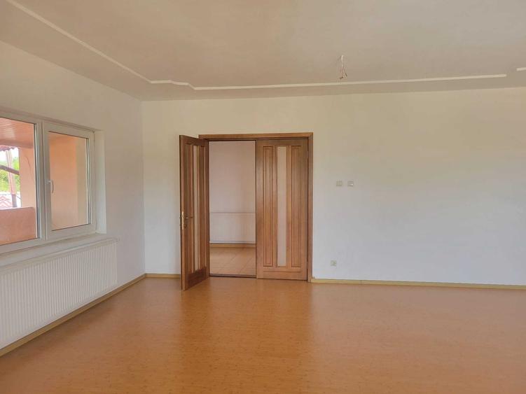 Casă cu 4 camere cu Teren 2900 Mp în Clinceni