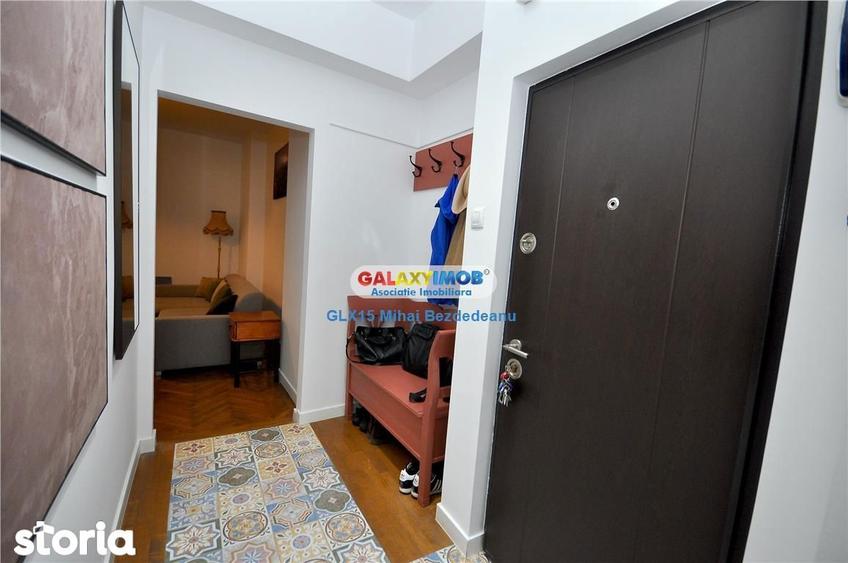 Apartament cu 3 camere semidecomandat, mobilat în Universitate