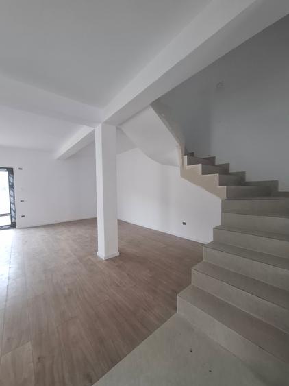 Duplex cu 4 camere cu Canalizare în Prelungirea Ghencea