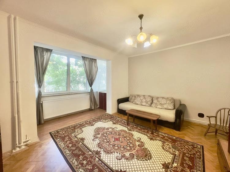Apartament cu 3 camere decomandat în Torontalului