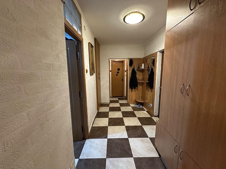Apartament cu 2 camere decomandat, mobilat în Decebal
