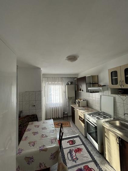 Apartament cu 3 camere decomandat în Exterior Vest