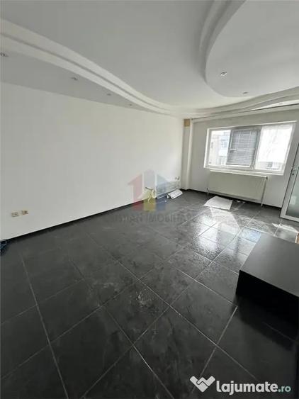 Apartament cu 3 camere decomandat în Calarași 4