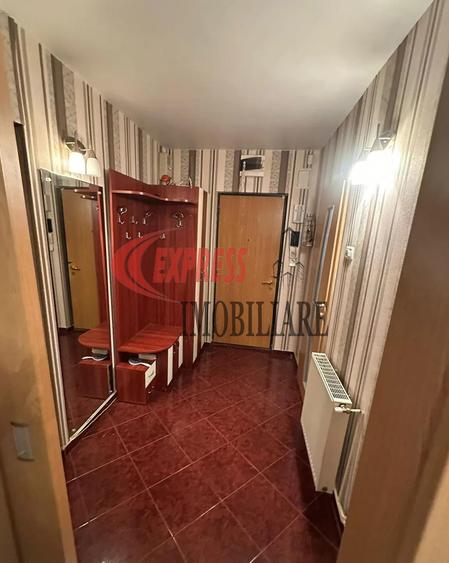 Apartament cu 4 camere semidecomandat în 1 Decembrie 1918