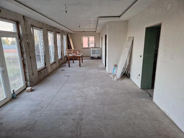 Casă cu Teren 18000 Mp în Central