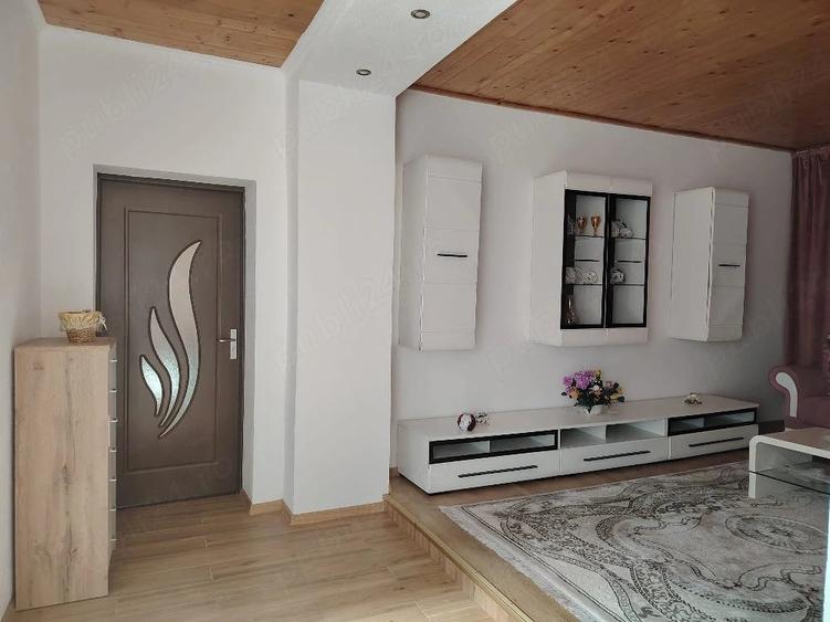Casă cu Teren 3700 Mp în Alparea