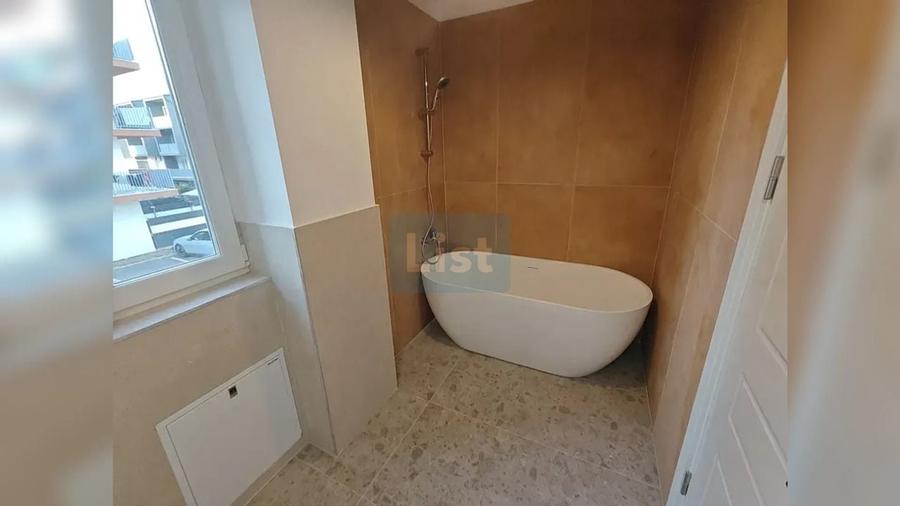 Apartament cu 3 camere semidecomandat, mobilat în Florești