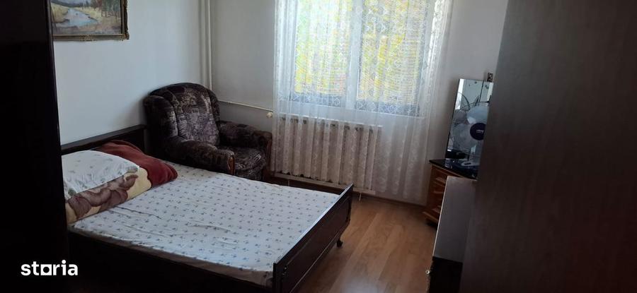 Apartament cu 3 camere semidecomandat în Exterior Vest