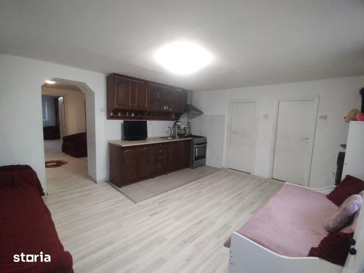 Casă cu 4 camere cu Canalizare în Central