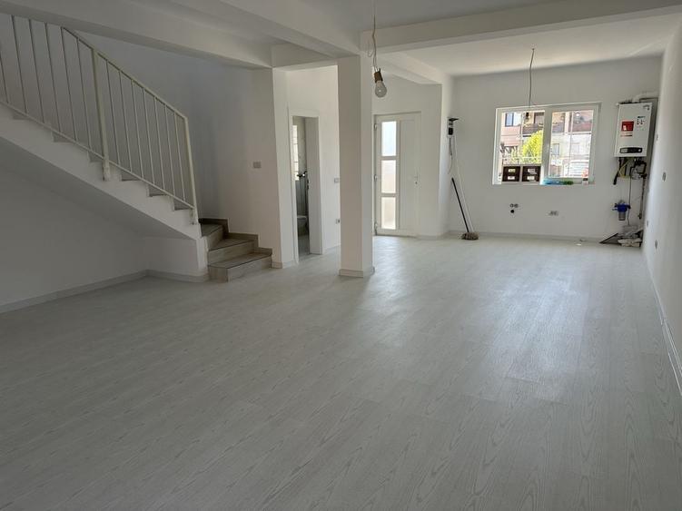 Casă cu 4 camere în Moșnița Nouă