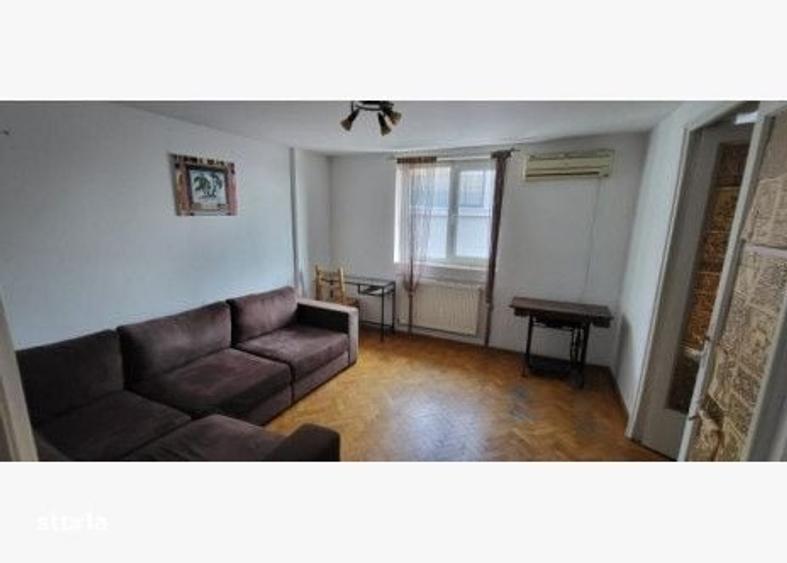 Apartament cu 3 camere semidecomandat în Moșilor