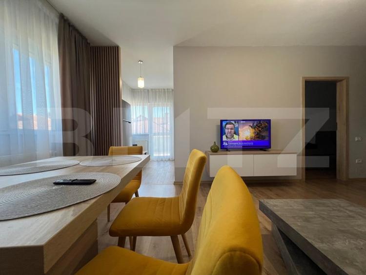 Apartament cu 3 camere decomandat, mobilat în Est
