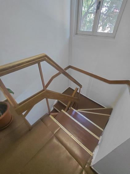 Apartament cu 3 camere semidecomandat în P-ța Victoriei