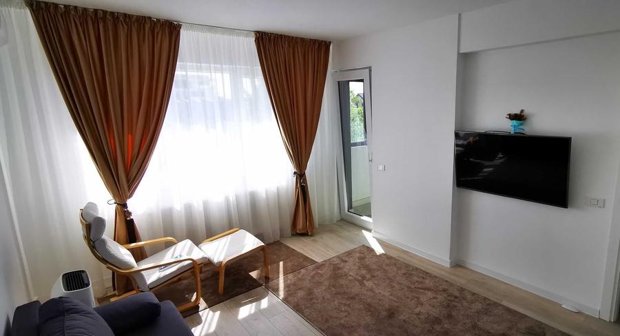 Garsonieră decomandată în Apărătorii Patriei