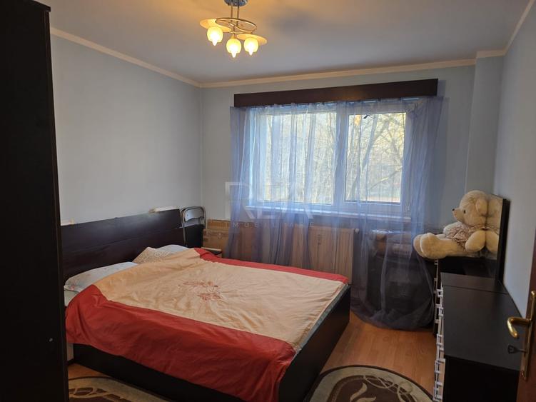 Apartament cu 4 camere semidecomandat, mobilat în Drumul Taberei