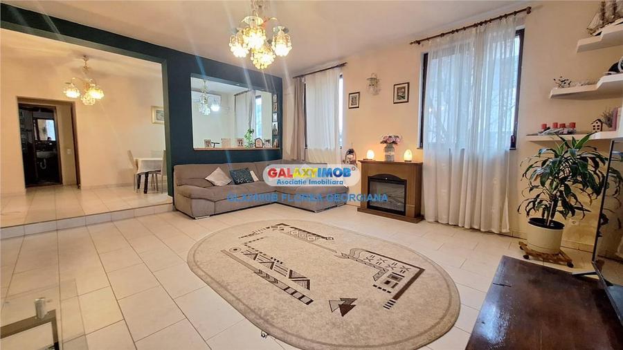 Casă cu 8 camere cu Garaj în Odăi