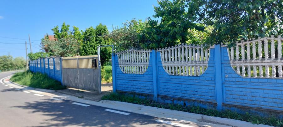 Casă individuală cu 4 camere cu Garaj în Costești