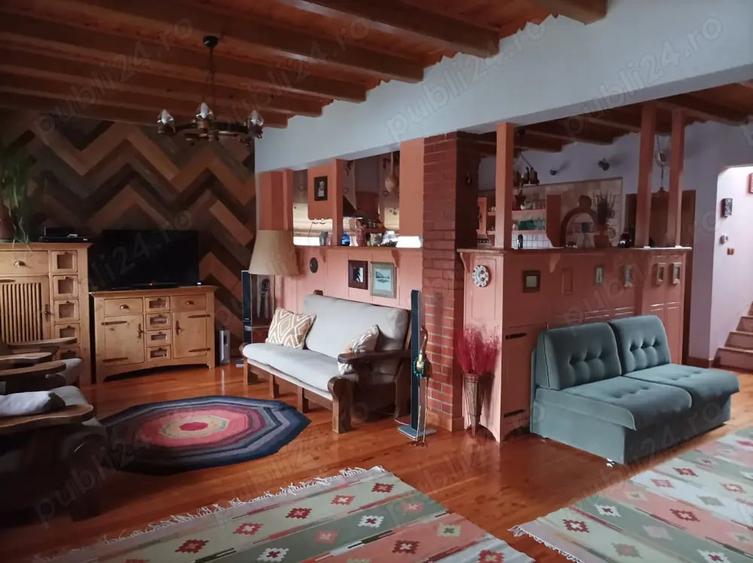 Casă cu 4 camere cu Teren 4000 Mp în Brădești