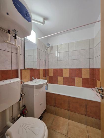 Apartament cu 2 camere decomandat în Titan