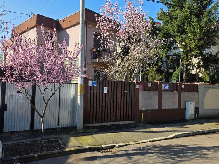 Casă individuală cu 5 camere cu Canalizare în Tei