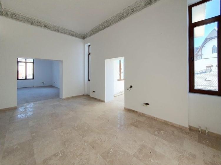 Casă cu 16 camere cu Teren 665 Mp în Universitate