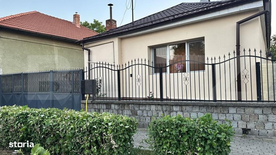 Casă cu 3 camere în Cârăști