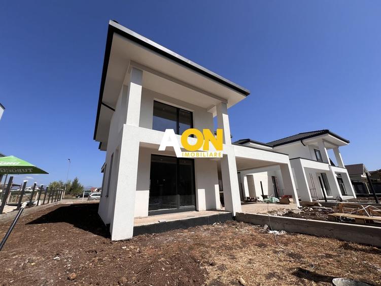 Casă individuală cu 4 camere cu Canalizare în Micești