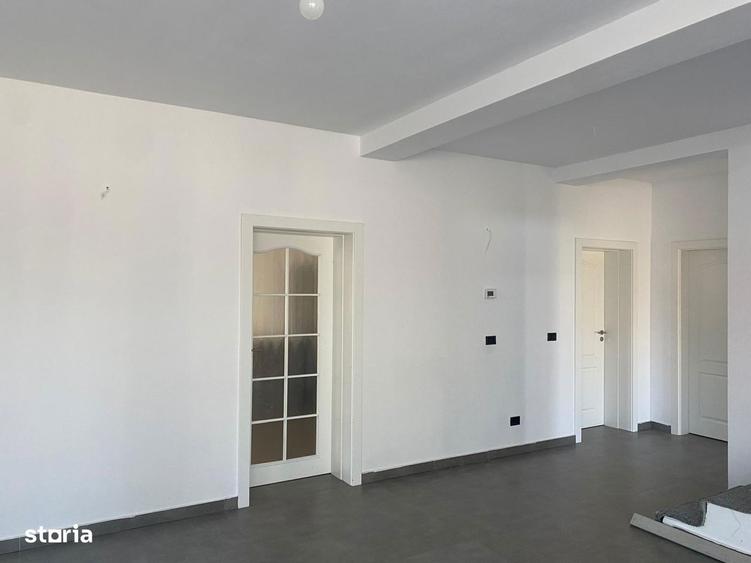 Casă cu 5 camere cu Teren 950 Mp în Central