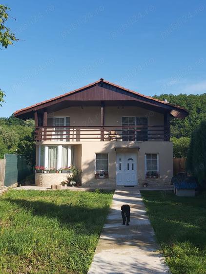 Casă cu 5 camere în Șoimuș