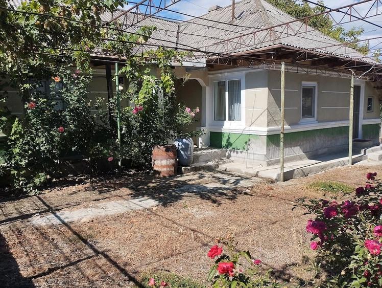 Casă cu Teren 5500 Mp în Central