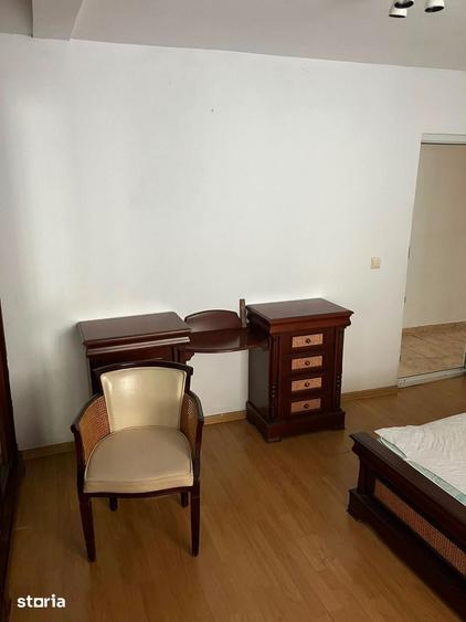 Apartament cu 3 camere decomandat în Vitan