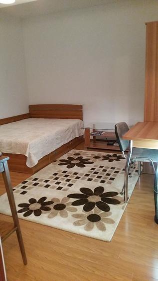 Garsonieră decomandată în Central