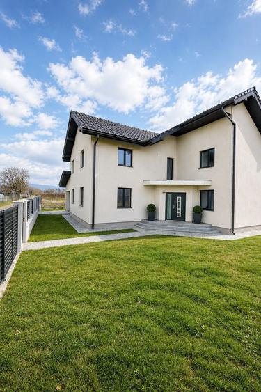 Casă cu 4 camere în Gilău