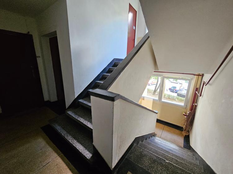 Apartament cu 2 camere semidecomandat în Lacul Tei