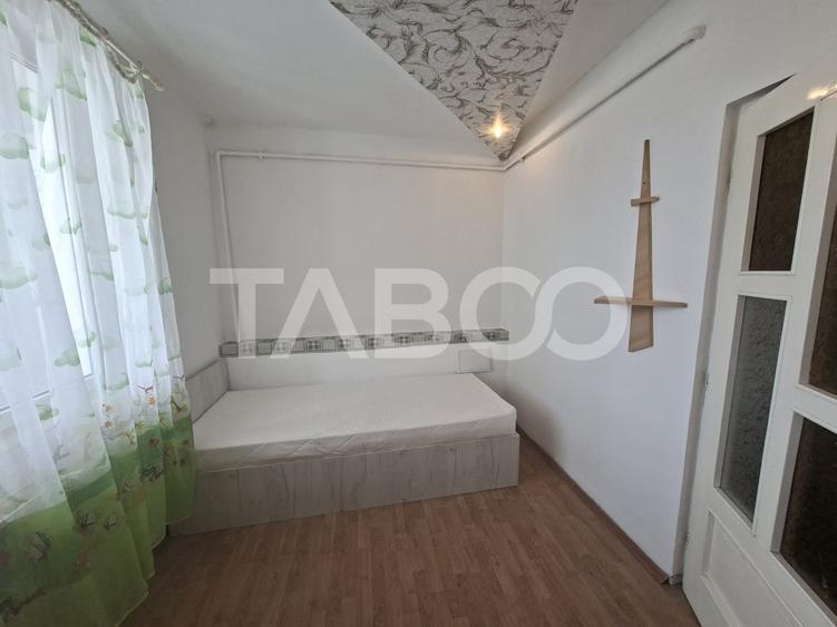 Apartament cu 3 camere semidecomandat, mobilat în Mihai Viteazul