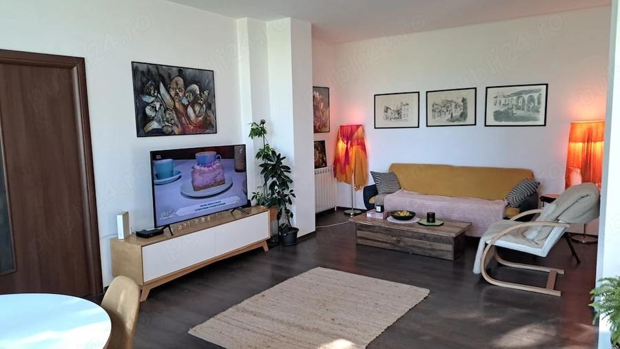 Apartament cu 3 camere decomandat, mobilat în Central