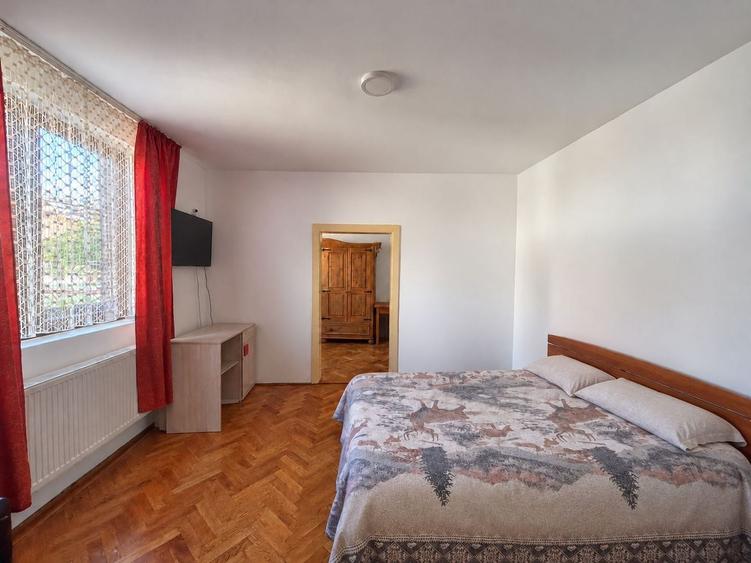 Casă individuală cu 3 camere cu Canalizare în Piața Cluj