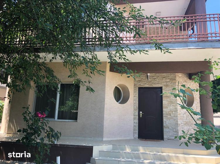 Casă cu 7 camere cu Piscina în Apărătorii Patriei