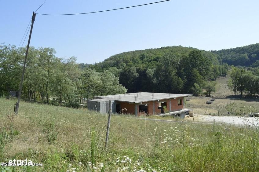 Spațiu comercial, de 1,887 mp, în Glâmbocel