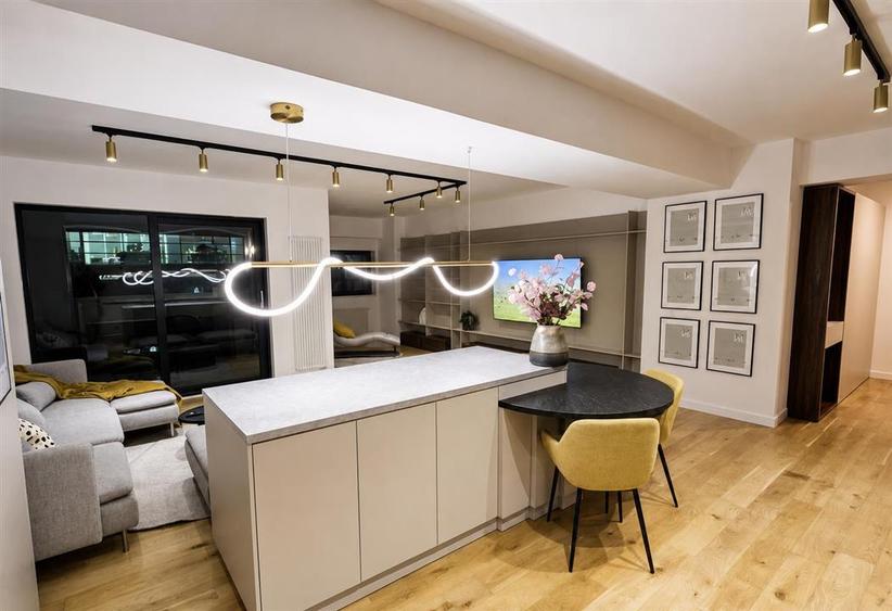 Apartament cu 3 camere decomandat în Pipera