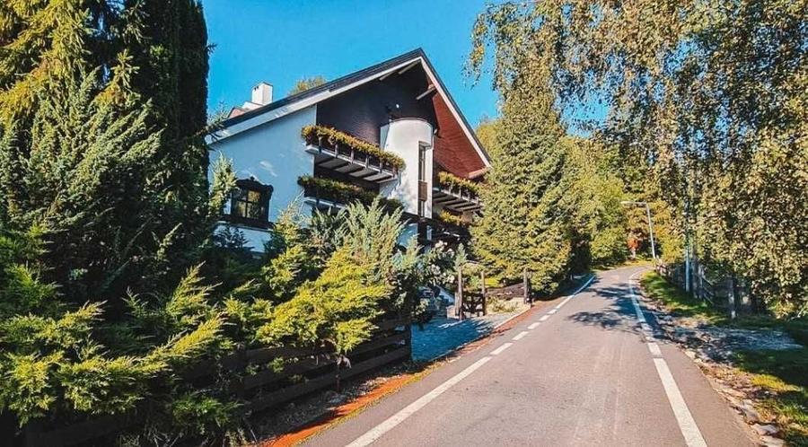 Casă cu 4 camere cu Teren 340 Mp în Poiana Brașov