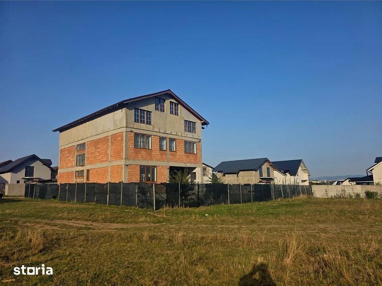Casă cu 5 camere cu Teren 500 Mp în Central