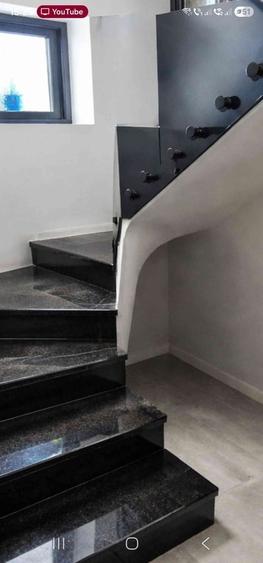 Casă cu 5 camere cu Teren 270 Mp în Văcăresti
