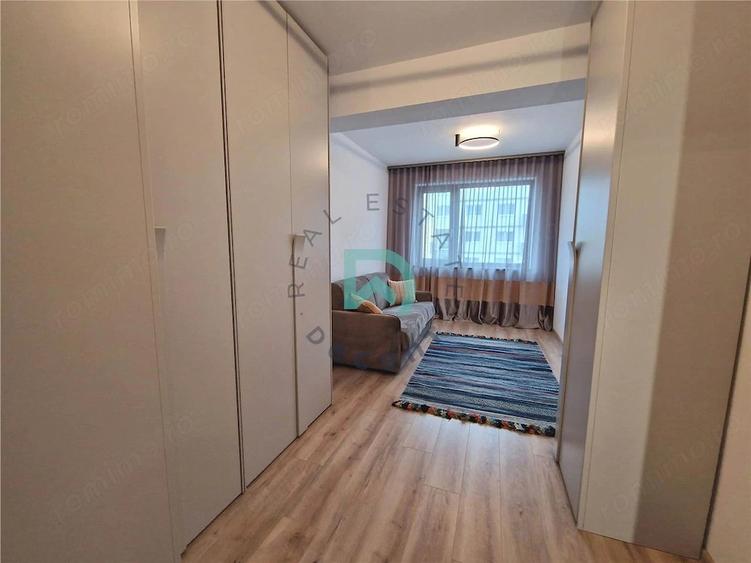 Apartament cu 3 camere în Tractorul