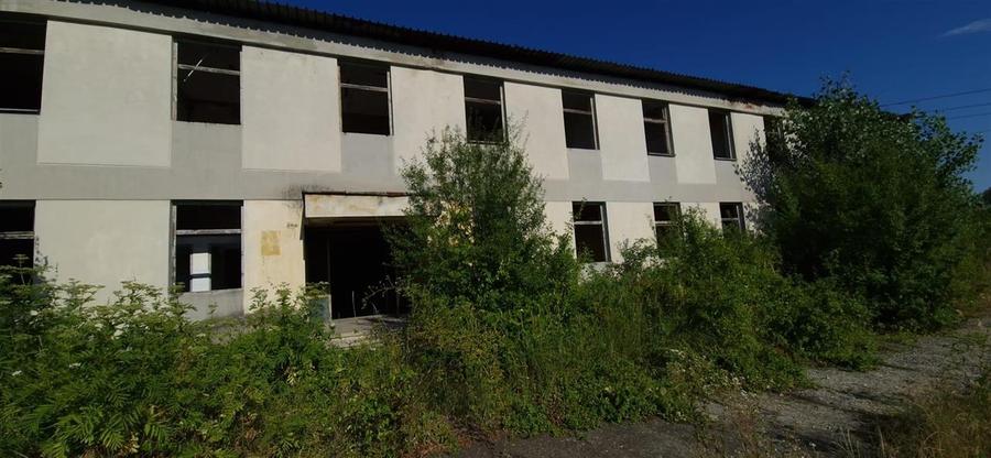 Spațiu comercial, de 721 mp, în Periferie