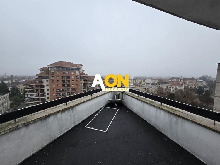Apartament cu 4 camere decomandat, mobilat în Central