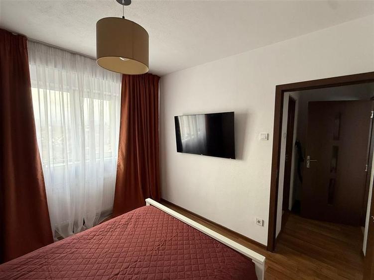 Apartament cu 3 camere decomandat, mobilat în Turnișor