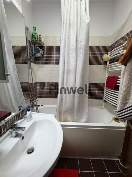 Apartament cu 3 camere semidecomandat, mobilat în Central